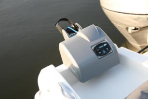 TRAC Deckboat 40 AutoDeploy Gen 3 . Elektryczna winda kotwiczna, wciągarka kotwicy